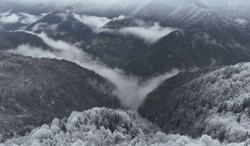 Ayder Yaylası'nda kar kalınlığı 20 santimetreye ulaştı