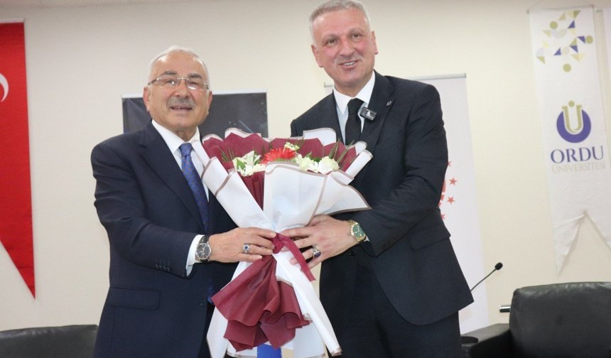 Cumhurbaşkanı Başdanışmanı Saral: Doğru bilgiyi araştırmak zorundayız