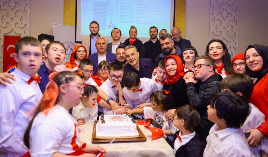 Down Sendromlu çocukların 23 Nisan kutlaması