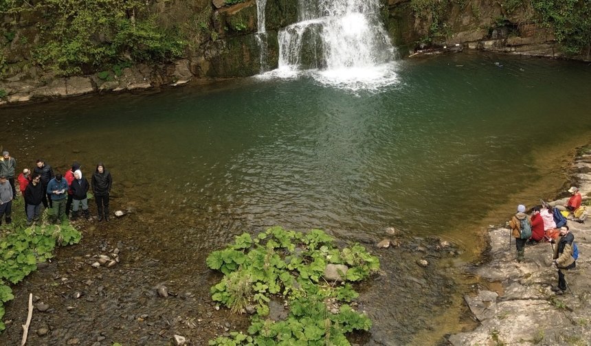 Gölderesi Şelalesi'nde ilkbahar güzelliği