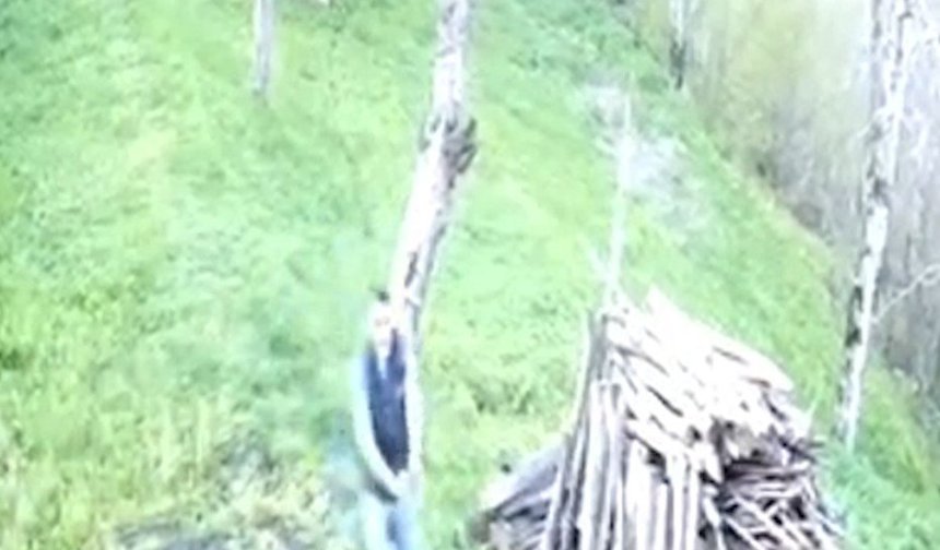 Huysuzlanan eşekten düştü; o anlar kamerada