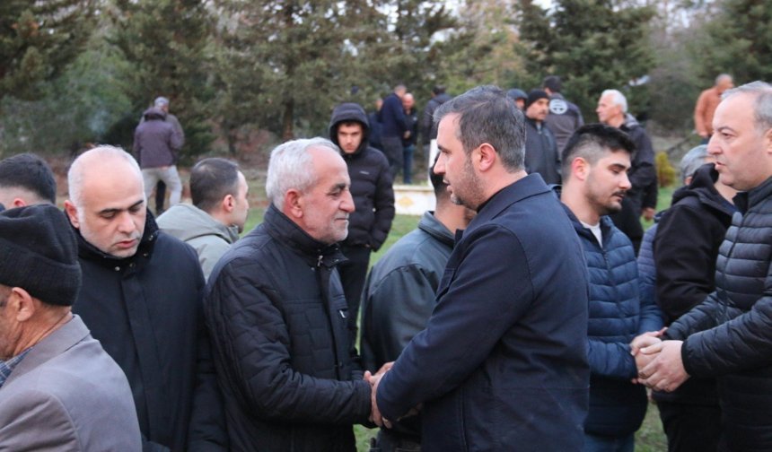 Kaza sırasında araçtan fırlayıp TIR'ın altında kalan Yamaç bebek, toprağa verildi