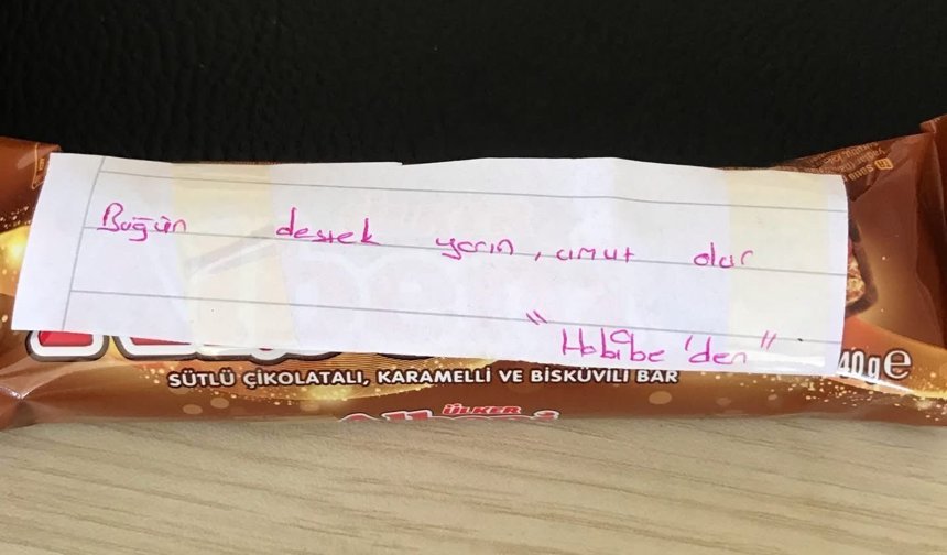 Ortaokul öğrencilerinden ilkokul öğretmenlerine çikolatalı hediye