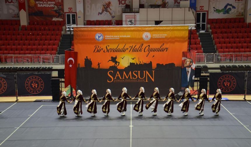 Samsun'da halk oyunları yarışmasında Atakum HEM'e çifte madalya