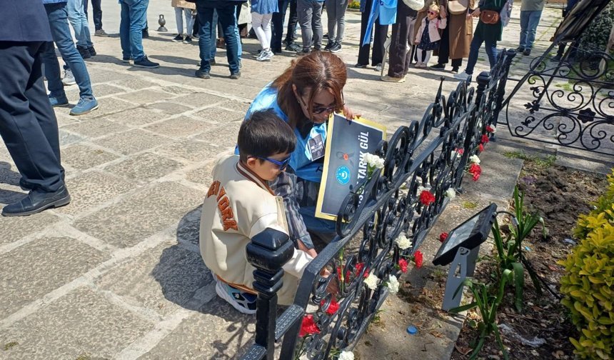 Tokat'ta eğitimde şiddete karanfilli protesto