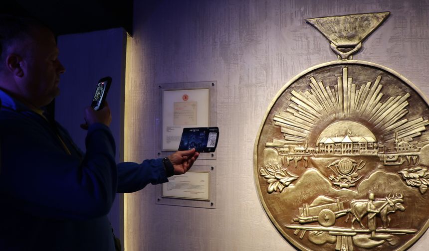 Türkiye'nin ilk uçan sinemasına yoğun ilgi