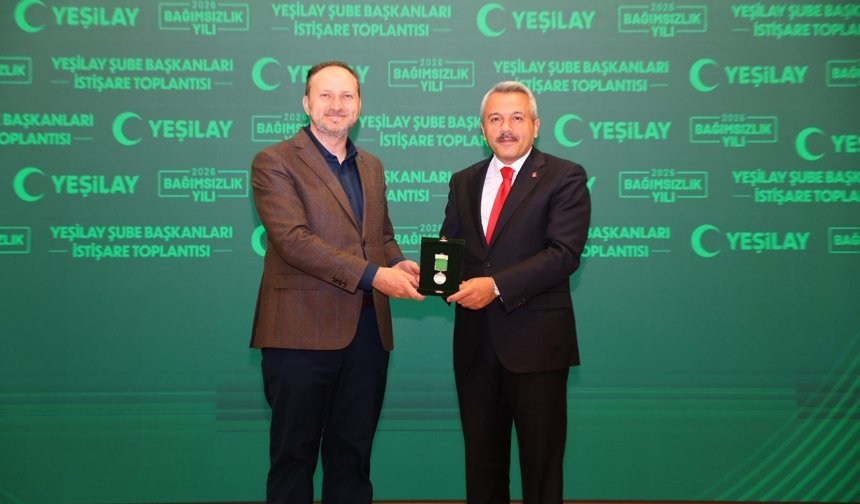 Yeşilay'dan Vali Baydaş'a 'Üstün Hizmet Madalyası'