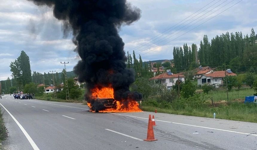 Amasya'da iki otomobil çarpıştı: Dede ve torun öldü, 2 yaralı