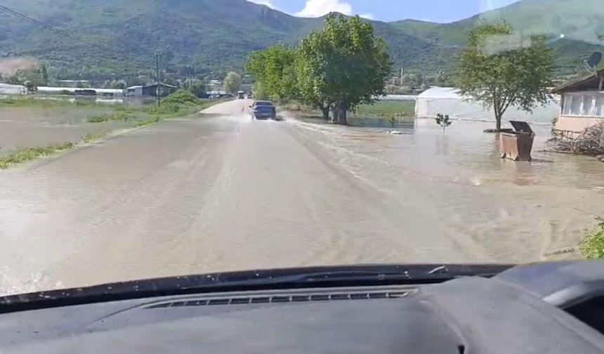 Amasya'da su taşkınları; seralar ve tarım arazileri zarar gördü