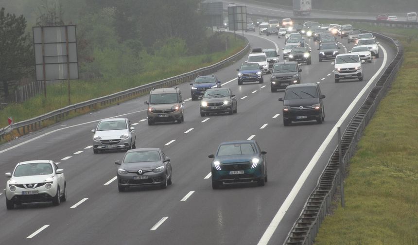 Anadolu Otoyolu'nun Bolu geçişinde bayram trafiği