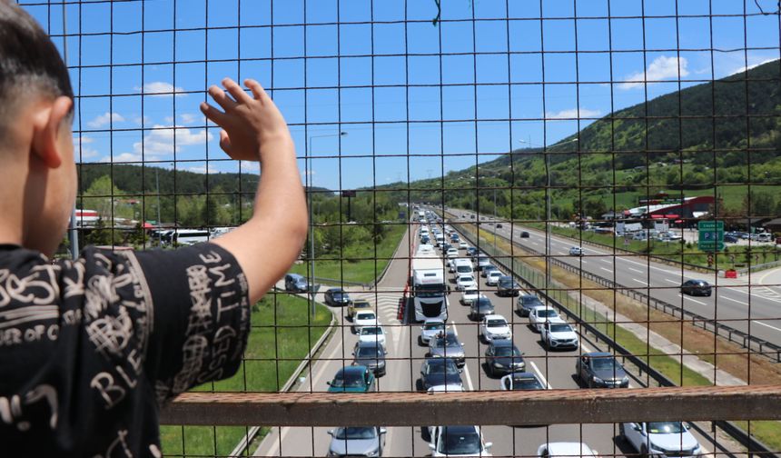 Anadolu Otoyolu'nun Bolu geçişinde trafik yoğunluğu (2)