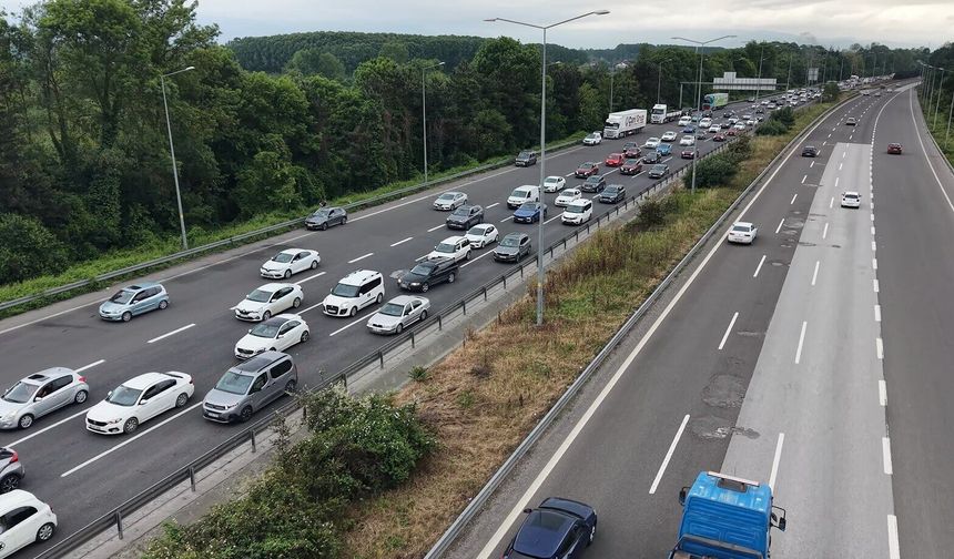 Anadolu Otoyolu'nun Düzce geçişinde bayram trafiği