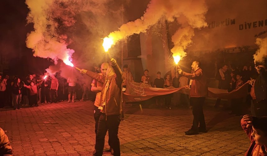 Artvin'de Galatasaray'ın şampiyonluğu horonlarla kutlandı