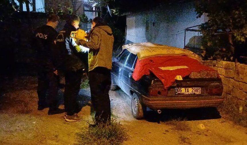 Babasının evinin önünde tüfekle atıp açtı