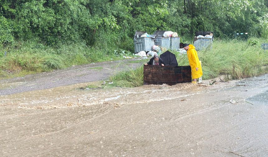 Bartın'da yağmur sonrası denizin rengi değişti (2)