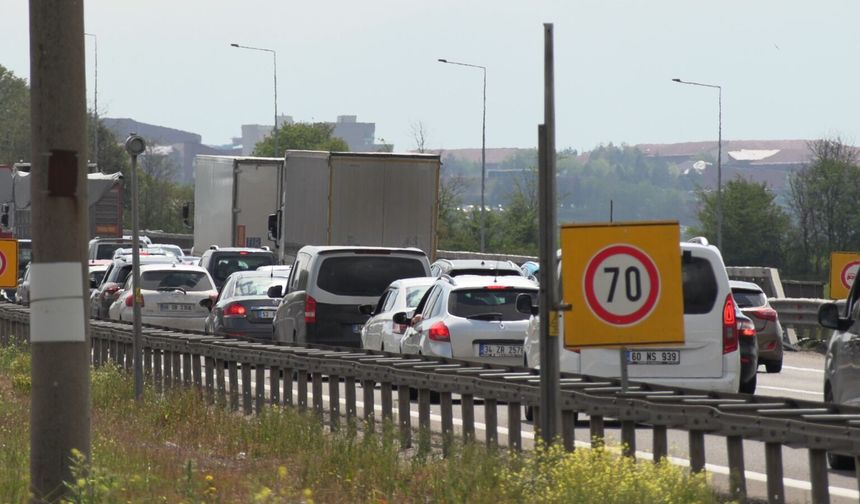Bolu Dağı geçişinde bayram trafiği yoğunluğu