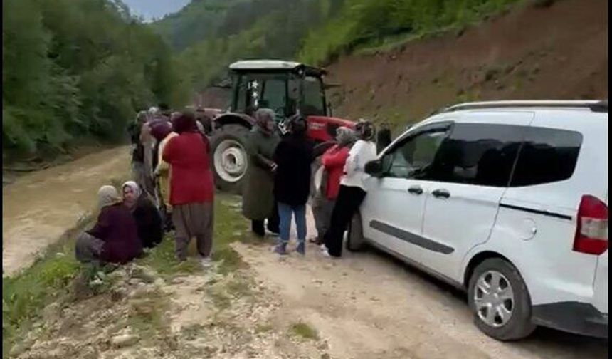 Dereye savrulan otomobilin sürücüsü yaralandı