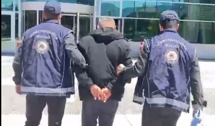Durdurulan kamyondan 10 kaçak göçmen çıktı, sürücü tutuklandı