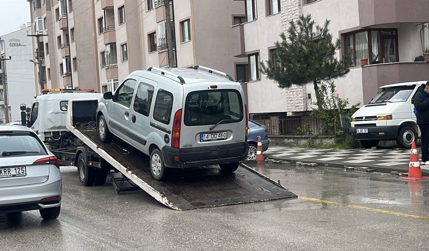 Ehliyeti daha önce iptal edilen sürücünün kullandığı aracın çarptığı yaya yaralandı