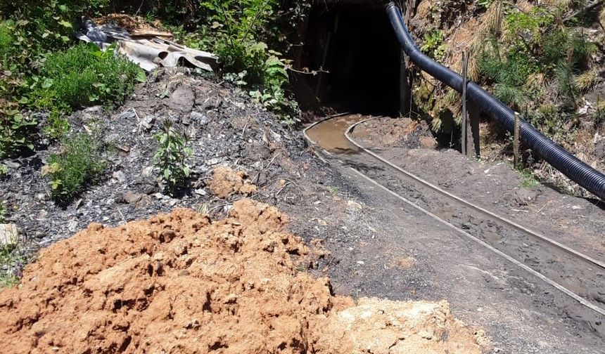 Kaçak ocaktaki göçükte ölen emekli madenci, toprağa verildi
