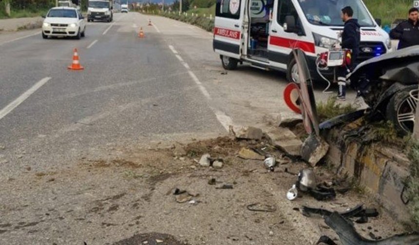 Karabük'te otomobil refüje çarptı: 1 ölü, 3 yaralı