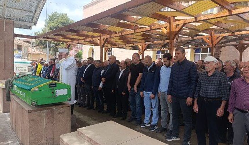 Kiraz ağacından düşüp ölmüştü, toprağa verildi
