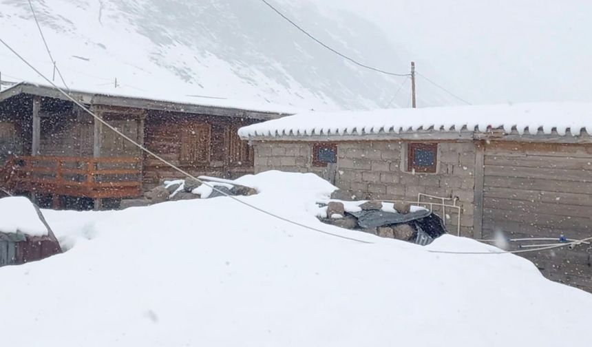 Mayıs ayında Rize'nin yükseklerinde kar yağışı