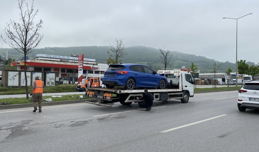 Minibüsten inip yolun karşısına geçerken otomobilin çarptığı kadın, öldü