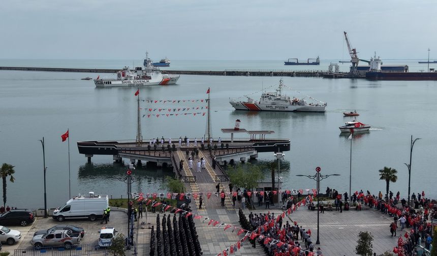 Samsun'da 19 Mayıs kutlamalarında 'Bayrak Devir Teslim' töreni