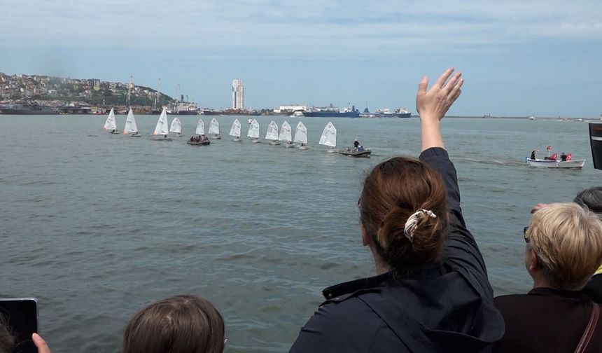 Samsun'da 19 Mayıs'a özel deniz geçit töreni ilgiyle izlendi