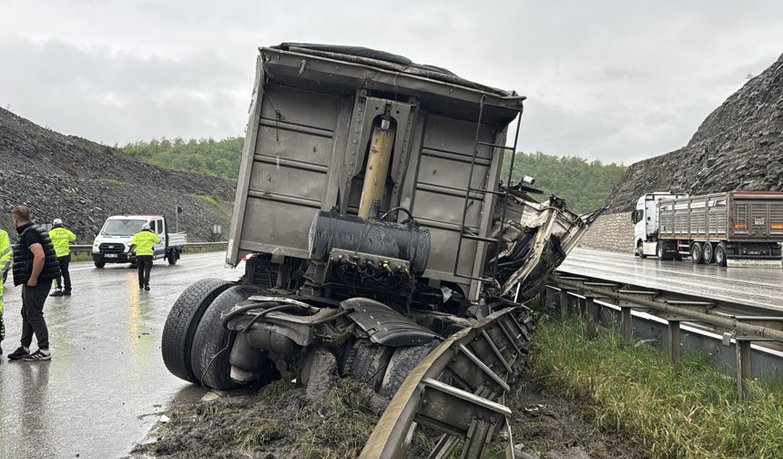Samsun'da iki TIR çarpıştı: 2 yaralı