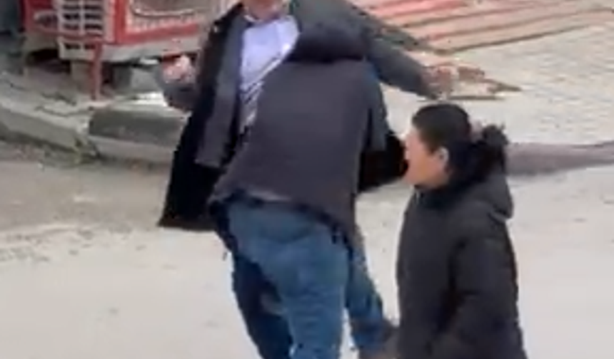 Sokak ortasında 2 kişi tarafından darbedildi