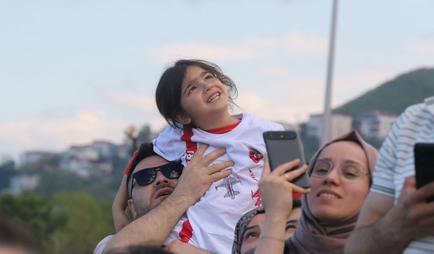SOLOTÜRK ve Türk Yıldızları'ndan Samsun'da prova uçuşu