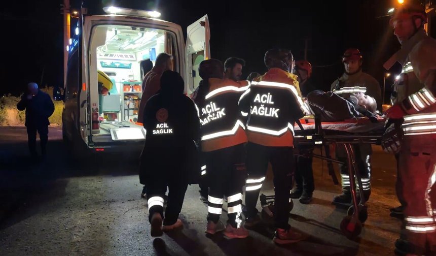 Su kanalına devrilen otomobilin sürücüsü yaralandı