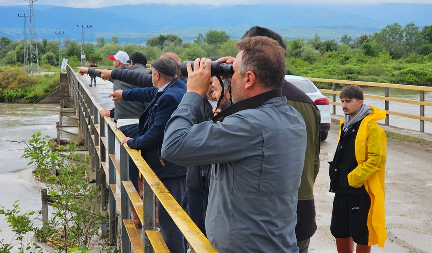 Tokat'ta çaya düşüp kaybolan 2 genç, üç ayrı koldan aranıyor