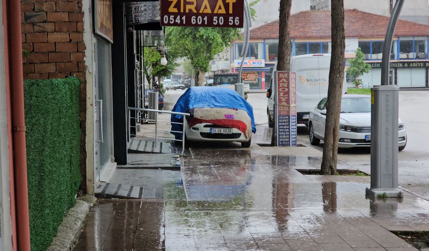 Tokat'ta taşkın riskine karşı dev kayalarla 9 kilometrelik set çekildi (2)