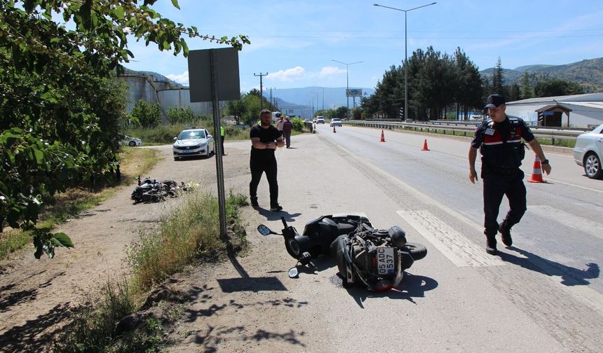 Amasya'ya 2 motosikletin çarpıştığı kazada sürücüler yaralandı