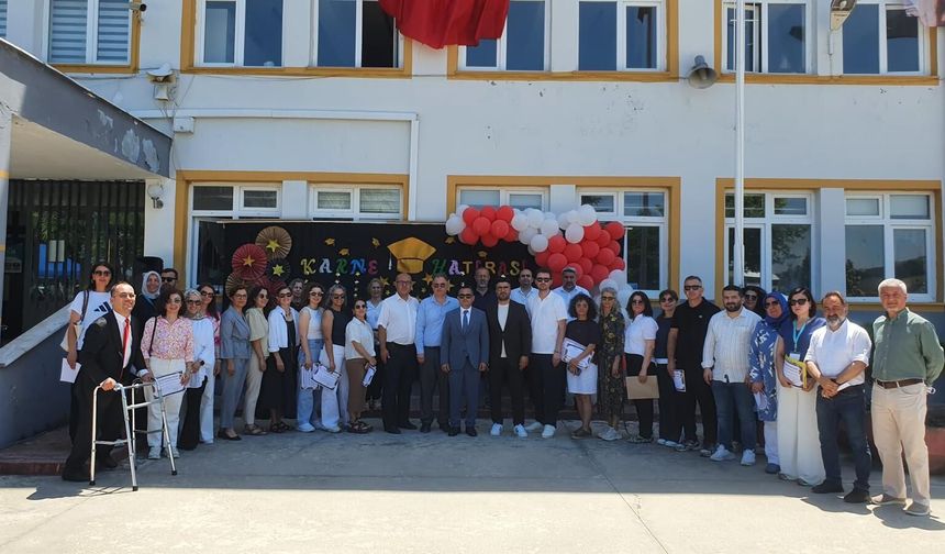 Atakum Zafer Özel Eğitim Meslek Okulu'nda karne sevinci ve vefa günü