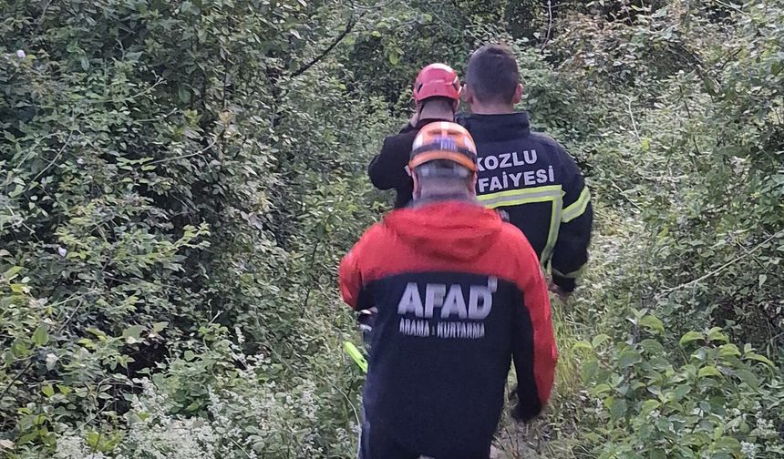 Balık tutarken düştü, kayalıklarda mahsur kaldı