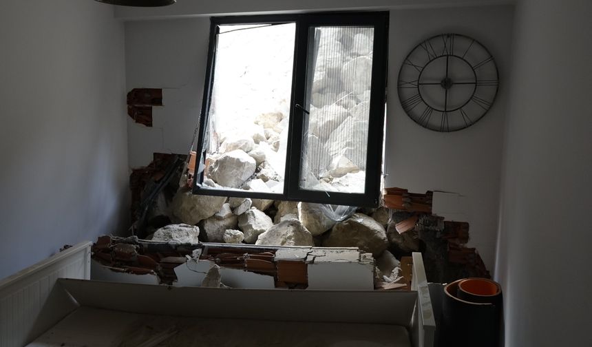 Çocuğunu saniyelerle kurtardı; istinat duvarının çökme anı kamerada/Ek fotoğraflar