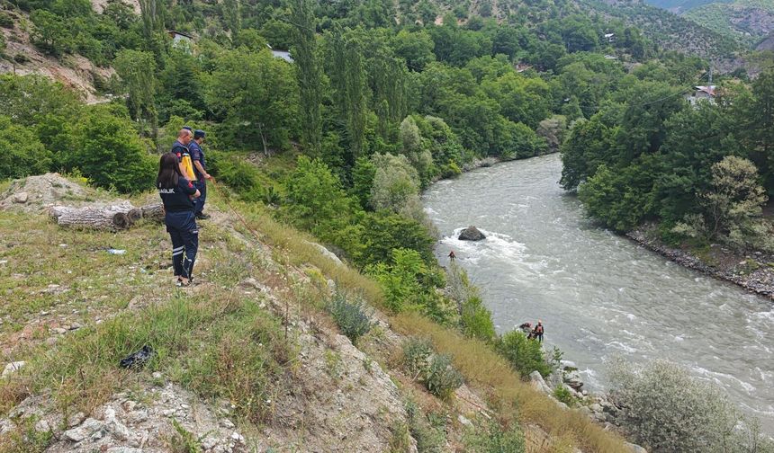 Derede kaybolan baba ve oğlunu arama çalışmaları 8'inci gününde
