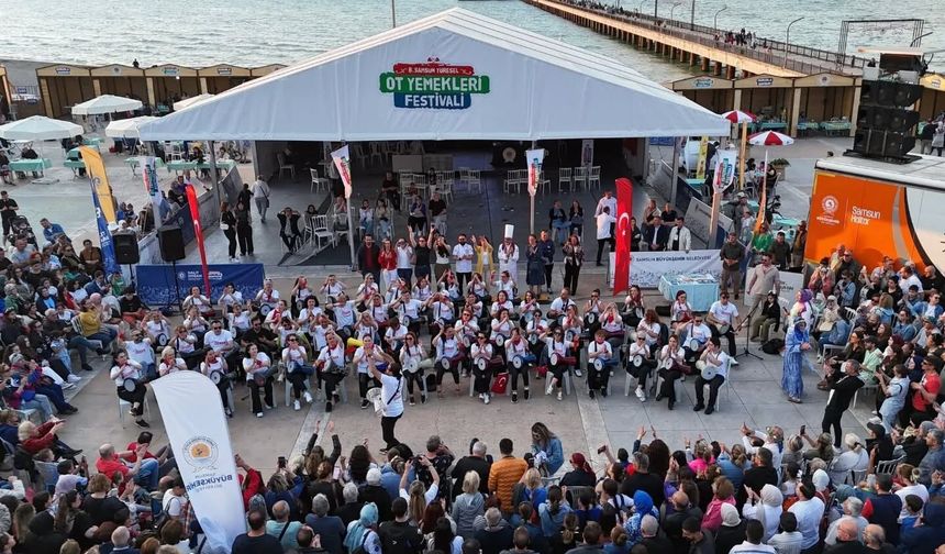 Farklı mesleklerden kadınlar, darbuka ritminde buluştu