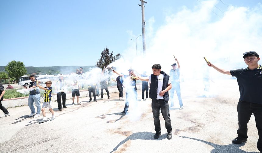 Fenerbahçe'ye Düzce'de coşkulu karşılama / Fotoğraf eklendi