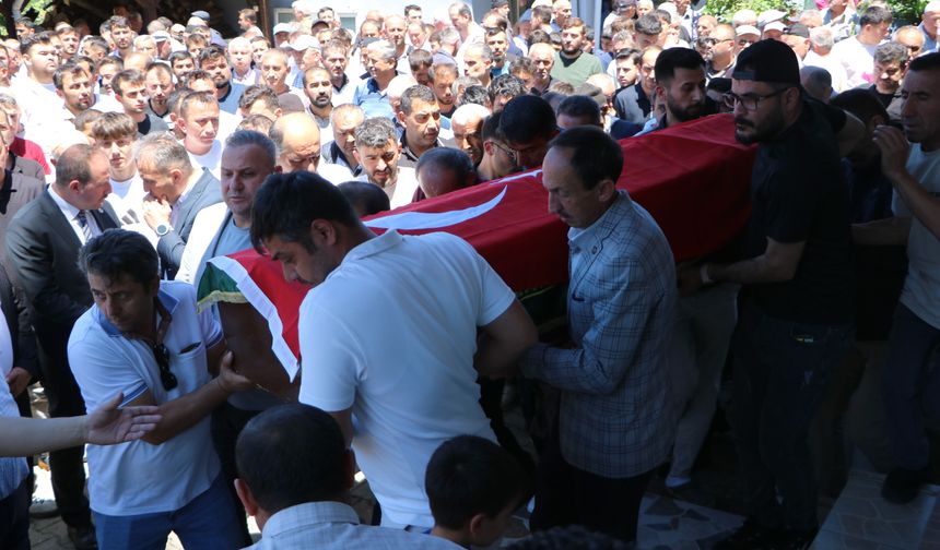 Göçükte yaşamını yitiren maden işçisi toprağa verildi