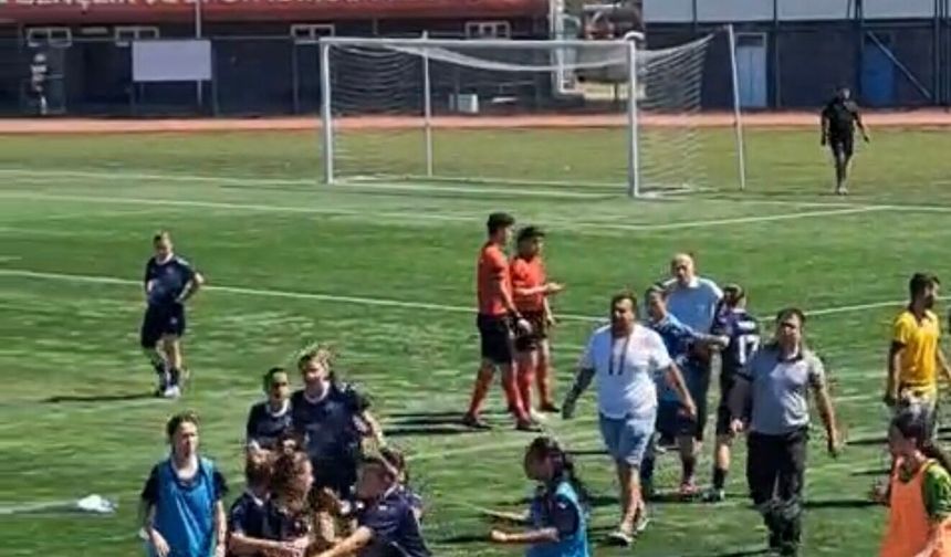 Kadınlar 3'üncü Lig maçında yaşanan kavga kamerada