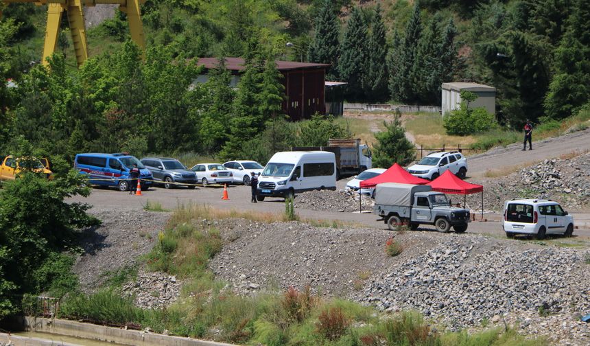 Maden ocağındaki göçükte mahsur kalan işçiyi kurtarma çalışmaları 3'üncü gününde