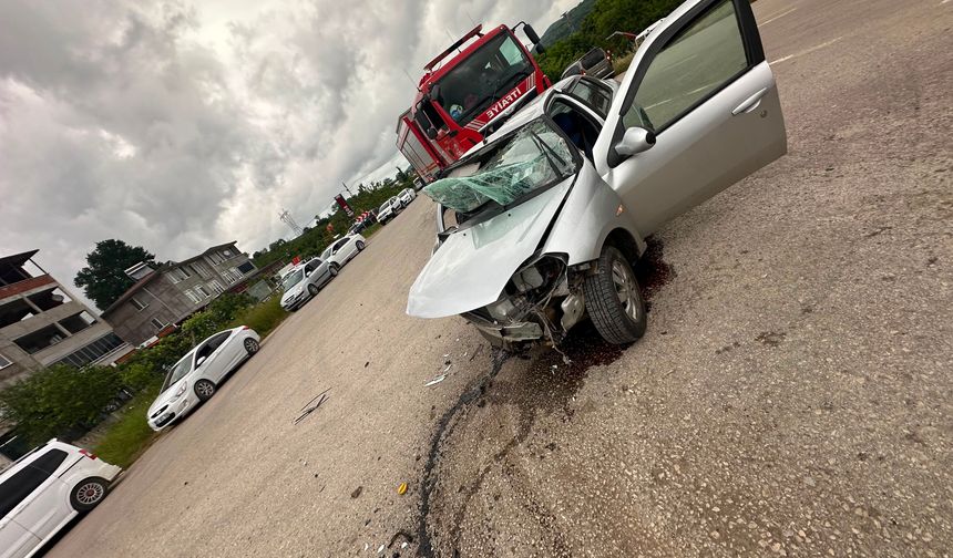 Ordu'da iki otomobil çarpıştı: 5 yaralı