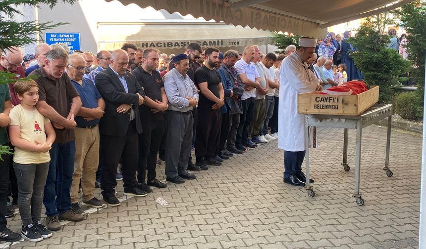 Rize'deki kazada hayatını kaybeden arkadaşlardan 2'si toprağa verildi