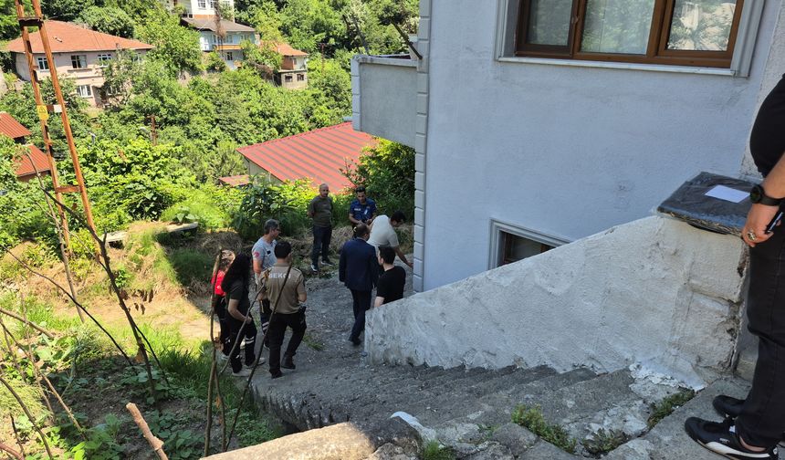 Sağlık memuru evinde ölü bulundu