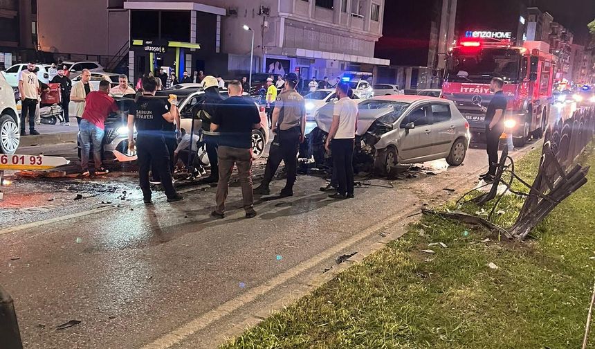 Samsun'da 3 aracın karıştığı zincirleme kaza: 5 yaralı